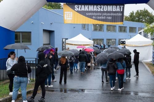 Az eső sem állhatott senki útjába