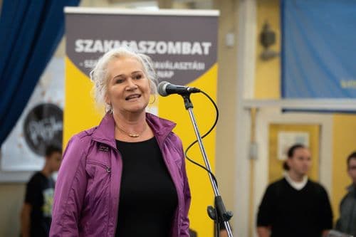 Dr. Somogyi Istvánné, Veszprém Vármegyei Kereskedelmi és Iparkamara Főtitkára köszöntőt mond