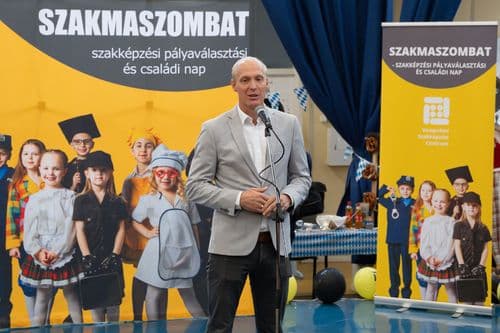 Főigazgató Úr megnyitja az V. Szakmaszombatot
